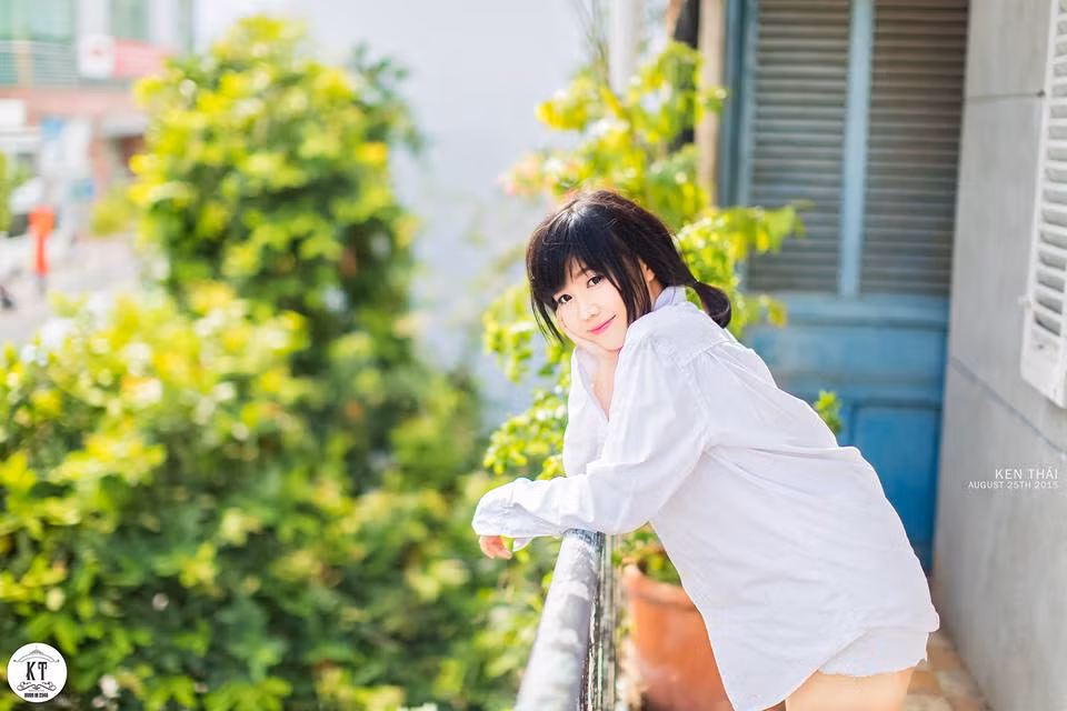 Ngoài sở thích làm mẫu ảnh, cô nàng nấm lùn Lệ Nhi còn rất mê bóng đá, hâm mộ câu lạc bộ Manchester United và có những cách thể hiện tình cảm của mình rất khác biệt.