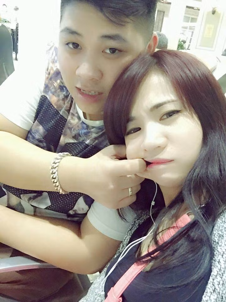 Khoảnh khắc siêu đáng yêu của cặp đôi chị em.