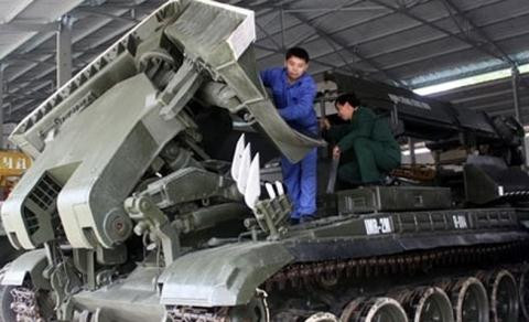 IMR-2M là phiên bản đầu tiên được sản xuất hàng loạt của dòng xe công binh công trình hạng nặng IMR-2 chuyên dùng để phá chướng ngại vật được chế tạo dựa trên khung gầm xe tăng chiến đấu chủ lực T-72A, chính thức đưa vào trang bị trong quân đội Liên Xô từ năm 1980. Nó đã từng được triển khai thành công tại chiến trường Afghanistan, chiến tranh Chechen và đặc biệt là sự cố hạt nhân tồi tệ nhất lịch sử loài người Chernobyl.