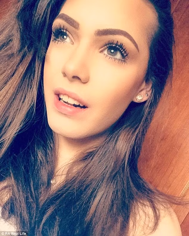 Trong tháng 9/2016, cô tiến hành cuộc phẫu thuật làm giảm lượng testosterone và kích thích tiết tố nữ trong sáu tháng liền.