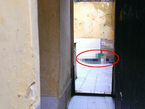 Tiến hành giải phẫu tử thi, kết quả khẳng định nạn nhân chết do ngạt, sau đó mới được đưa vào nhà tắm, thời gian tử vong khoảng 15h ngày 21/2/2020. CQĐT nhận định, đây là vụ giết người cướp tài sản. Về hung thủ chắc chắn là kẻ có quen biết với gia đình nạn nhân nên mới nắm được thói quen sinh hoạt và kết cấu trong nhà nạn nhân. Đối tượng chọn thời điểm gây án vào ban ngày, sau đó vẫn nán lại để thu dọn hiện trường, tạo hiện trường giả, vô hiệu hóa hệ thống camera, chứng tỏ đây là kẻ liều lĩnh, máu lạnh, gian xảo. (Ảnh minh họa, nguồn Internet) 