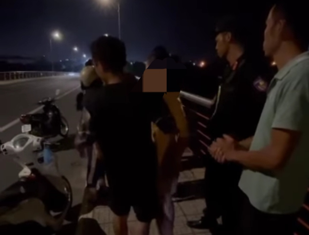 Ngan nguoi phu nu co y dinh nhay cau tu tu o Hoa Binh