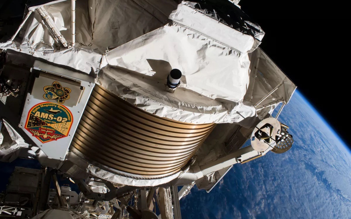 Từ những khó khăn mà các nhà khoa học phải đối mặt khi cố gắng nghiên cứu và giải thích vật chất tối, một số người đặt câu hỏi rằng liệu vật chất tối này thậm chí có tồn tại hay không. Trong nhiều năm, một số ít các nhà vật lý có tiếng nói đã thúc đẩy ý tưởng rằng có lẽ các lý thuyết về lực hấp dẫn của chúng ta đơn giản là không chính xác và lực cơ bản hoạt động ở quy mô lớn và khác với những gì chúng ta đã biết. Tuy nhiên, với những bằng chứng mới nhất, giả thuyết về vật chất tối vẫn có khả năng là có thật.