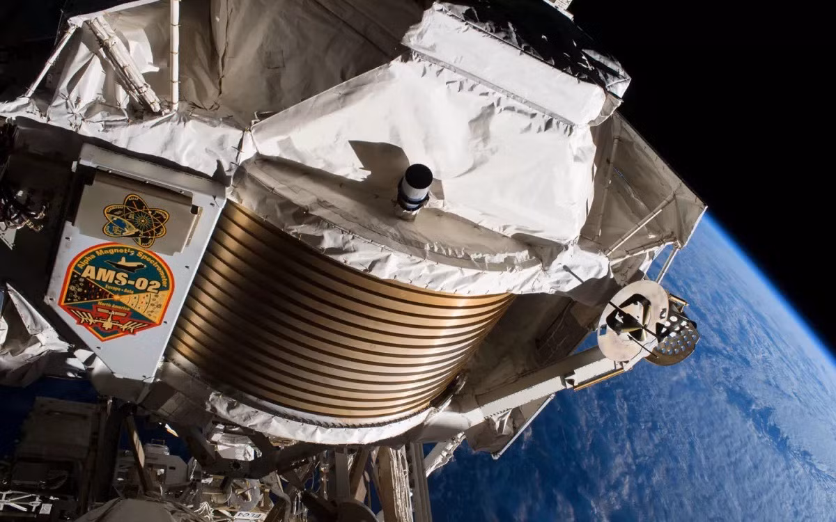 Từ những khó khăn mà các nhà khoa học phải đối mặt khi cố gắng nghiên cứu và giải thích vật chất tối, một số người đặt câu hỏi rằng liệu vật chất tối này thậm chí có tồn tại hay không. Trong nhiều năm, một số ít các nhà vật lý có tiếng nói đã thúc đẩy ý tưởng rằng có lẽ các lý thuyết về lực hấp dẫn của chúng ta đơn giản là không chính xác và lực cơ bản hoạt động ở quy mô lớn và khác với những gì chúng ta đã biết. Tuy nhiên, với những bằng chứng mới nhất, giả thuyết về vật chất tối vẫn có khả năng là có thật.