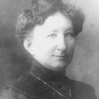  Kate “Mũi To” là một cái tên khét tiếng khác của miền Viễn Tây, cô ấy không chỉ là một kẻ sống ngoài vòng pháp luật mà còn là vợ của Doc Holliday. Cô đã giúp anh ta thoát khỏi nhà tù bằng cách đốt cháy toàn bộ cơ quan cảnh sát.