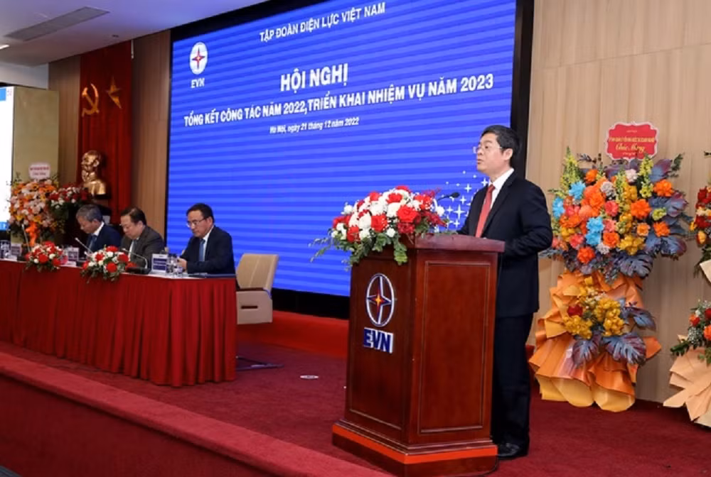 Uoc lo hon 31.000 ty dong, EVN xin tang gia dien