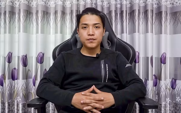 Dù là YouTuber nổi tiếng và sở hữu lượng người theo dõi đông đảo nhưng NTN từng vấp phải nhiều chỉ trích với những video nguy hiểm, câu tương tác bất chấp như ném 100 cây dao từ trên cao xuống, nướng cá trên nhiều bật lửa hay leo cột điện...