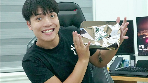  YouTuber đình đám Việt Nam NTN (Nguyễn Thành Nam) vừa vui mừng thông báo với fan hâm mộ thành tích khủng của mình mà ai làm YouTube cũng mơ ước có được.