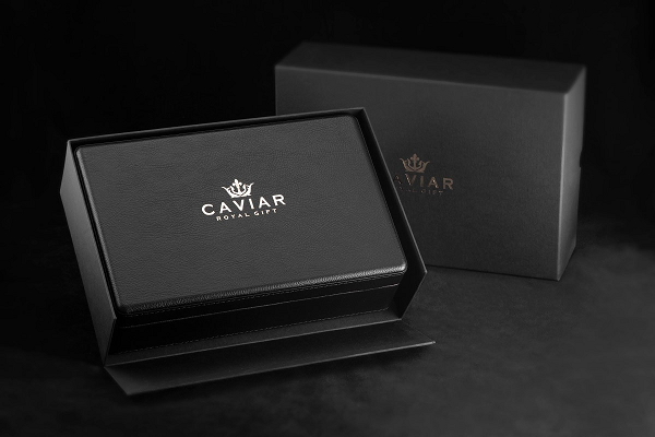 Khỏi cần phải nói, các phiên bản do Caviar làm ra luôn đắt tiền và Stealth cũng không ngoại lệ. Phiên bản màu đen có mức giá 4.990USD. Trong khi đó phiên bản mạ vàng sẽ đắt hơn, ở mức 5.520USD.