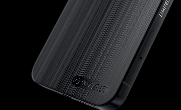 Ngay ở phần giới thiệu, Caviar cũng khẳng định mẫu iPhone 12 Pro Stealth này dành cho những ai yêu cầu bảo mật tuyệt đối tại nơi làm việc “Perfect if your workplace is in a high-security area”.
