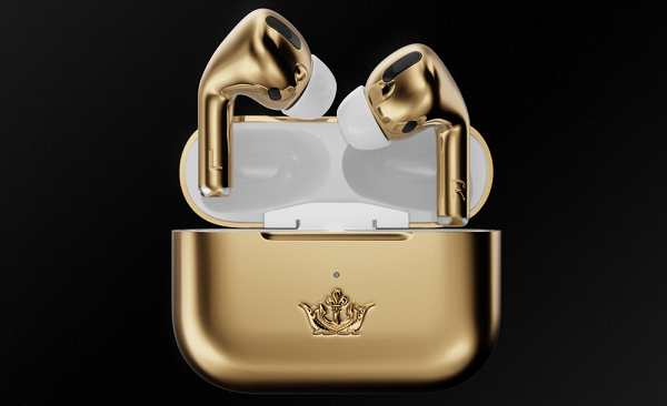 Phiên bản AirPods Pro sang chảnh này có phần vỏ được hoàn thiện bằng vàng tiêu chuẩn hallmark 18 carat. Caviar còn cho biết phiên bản này là “độc nhất vô nhị”, cả thế giới chỉ có một.