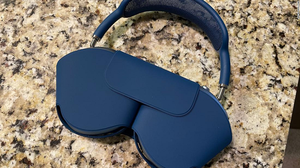 Tính năng Spatial Audio mang đến trải nghiệm âm thanh 3D sống động, chân thực, nó khiến người dùng có cảm giác như âm thanh đang phát ra từ khắp nơi.