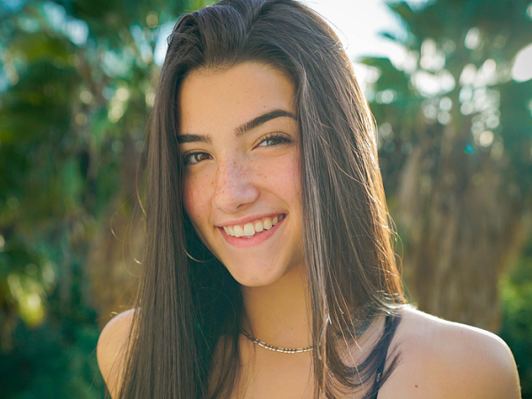 Tuy nhiên không phải ai cũng đạt được thành tích như vậy và nhận các hợp đồng quảng cáo béo bở. Để có thêm thu nhập, nhiều người đã đa dạng hóa các nền tảng để sáng tạo nội dung như Triller, Likee đồng thời đăng bài trên YouTube, Instagram.