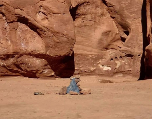 Khu vực đặt khối kim loại này nằm ở phía Nam công viên Dead Horse Point tại bang Utah, nơi từng được dùng để quay một số cảnh trong loạt phim truyền hình Westworld của HBO.