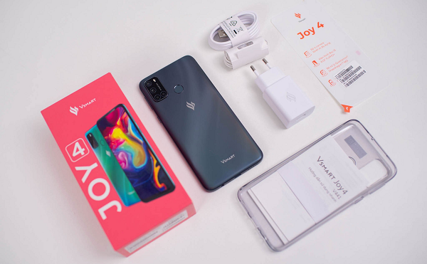 Các thông số cấu hình khác bao gồm bộ nhớ RAM 4GB, bộ nhớ lưu trữ 64GB, mặt sau là cụm 4 camera, với camera chính độ phân giải 16 megapixel. Mặt trước là camera 13 megapixel. Sản phẩm được trang bị thỏi pin dung lượng 5.000mAh, hỗ trợ công nghệ sạc nhanh 18W.