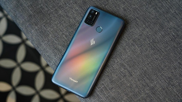 Đây là một trong những smartphone có dung lượng pin lớn và cấu hình tốt ở tầm giá dưới 4 triệu đồng. Sản phẩm được trang bị một cấu hình ấn tượng, với màn hình 6,5-inch độ phân giải Full HD+, chip xử lý Snapdragon 665 của Qualcomm, được đánh giá cao ở phân khúc tầm trung và giá rẻ.