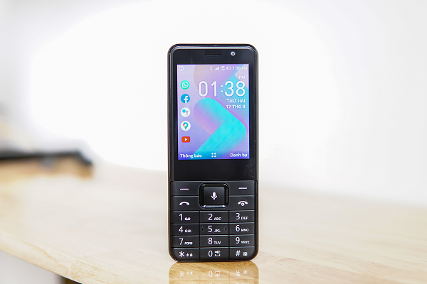 Tuy nhiên, nếu so với dòng máy chạy Android Go thì Bkav C85 có vẻ "đuối" sức hơn rất nhiều Vsmart Bee Lite mà giá cả cũng không chênh lệch nhau quá lớn.