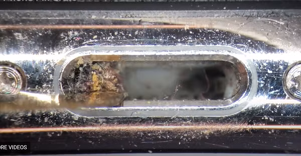 Không chỉ điện thoại, những đồ vật công nghệ được sử dụng hàng ngày cũng vô cùng mất vệ sinh, phần vì thói quen của người dùng, phần vì bản chất của việc sử dụng chúng.