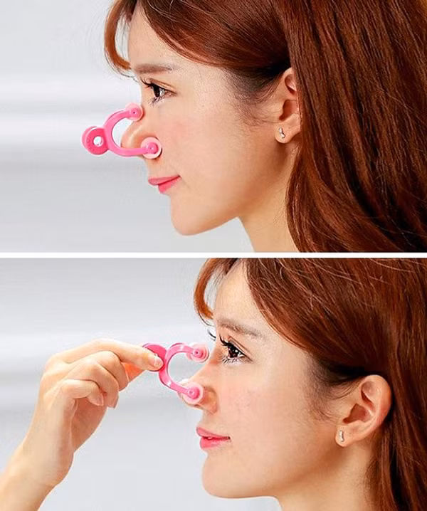 Chiếc kẹp mũi này được quảng cáo là có thể khiến mũi người dùng trở nên thon gọn và cao hơn mà không đau đớn.