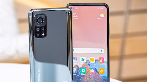 Máy dùng chip Snapdragon 865, RAM 8 GB, tần số quét màn hình 144 Hz. Smartphone được trang bị loạt băng tần 5G, đảm bảo khả năng tương thích với hệ thống kết nối mạng tại nhiều quốc gia, trong đó có Việt Nam.