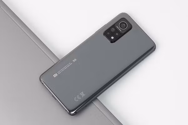 Xiaomi Mi 10T Pro 5G gây ấn tượng với con chip Snapdragon 865, đi kèm là RAM 8GB, 128GB bộ nhớ trong. Dung lượng pin lên đến 5.000 mAh.
