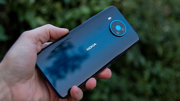 Máy được trang bị chip Snapdragon 765G - chip tích hợp sẵn modem 5G bên trong, tương thích với tất cả băng tần mạng 5G ở Việt Nam cũng như nhiều thị trường trên thế giới.