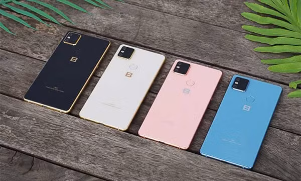 Bphone B86 tạo nên trào lưu chụp ảnh "đóng băng khoảnh khắc" và những tính năng như chụp sản phẩm, sMacro... Bên cạnh đó, B86 được Bkav công bố là thiết bị đầu tiên không có phím bấm mà chỉ có một "nút" vật lý rất nhỏ ở cạnh trái.