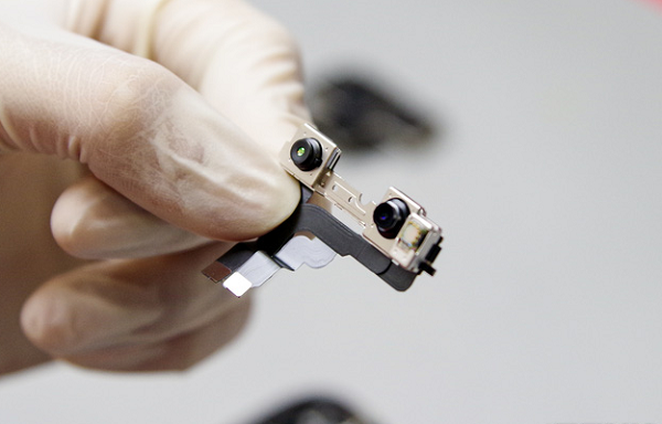 Việc thay đổi camera tiềm vọng ở iPhone thế hệ tiếp theo cũng tương tự như vậy. Apple muốn mọi công nghệ trên thiết bị của họ đều được kiểm tra và thử nghiệm cẩn thận. Đó là lí do vì sao những công nghệ mới hiện đại như màn hình gập, cảm biến vân tay dưới màn hình,... đều chưa xuất hiện trên iPhone.