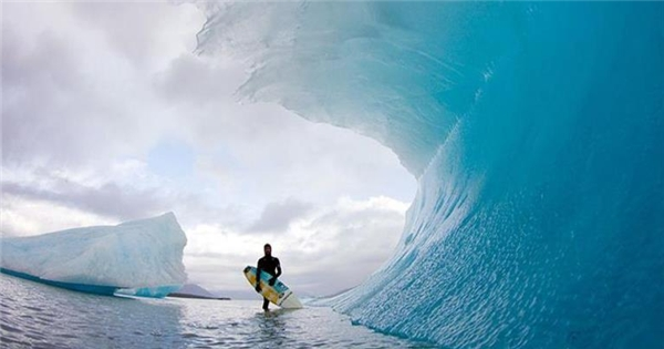 Nước mặn cũng có thể đóng băng như nước ngọt nhưng ở nhiệt độ thấp hơn. Nhiệt độ đóng băng của nước biển vào khoảng -2.2 độ C.