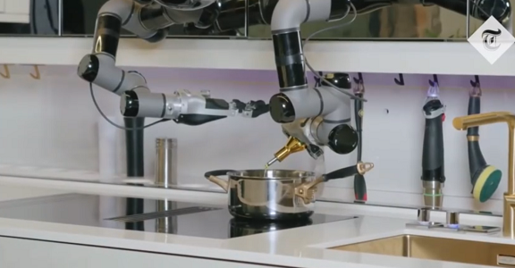 Công ty Moley Robotics ở London, Anh quốc đã thông báo sản phẩm robot nấu ăn của mình có thể "nấu ăn từ đầu đến cuối và sau đó dọn dẹp mà không một lời phàn nàn".