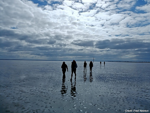 Broomway bắt đầu ở Wakering Stairs, đi về hướng đông thẳng ra biển. Sau khoảng 400 m, lộ trình hướng về phía đông bắc, chạy theo hướng song song tới bờ biển khoảng 5 dặm.