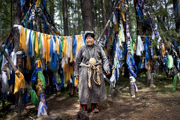 Cuộc sống du mục luôn di chuyển và thời tiết lạnh giá khiến tộc người Dukha khó có thể trồng trọt hay kiếm được nguồn thực phẩm nào khác nên hầu như mọi thứ đều trông chờ vào đàn tuần lộc.