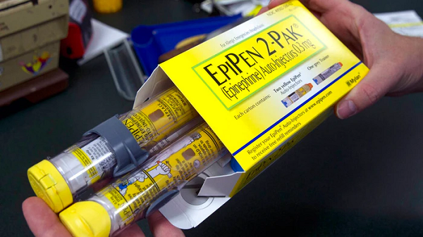 EpiPen là tên thương hiệu của một thiết bị tiêm tự động dùng để tiêm thuốc epinephrine để bảo vệ quân nhân khỏi chất độc thần kinh và vũ khí hóa học.