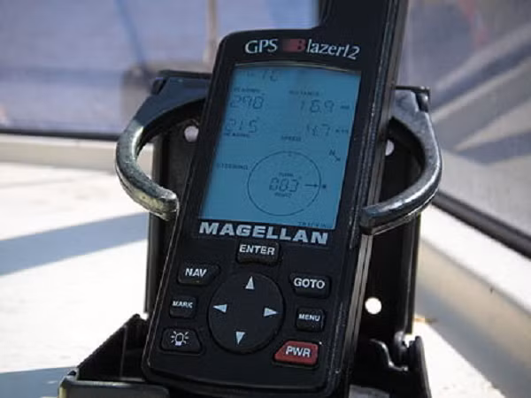 Để đi du lịch và điều hướng, chúng ta hiện nay hầu như phụ thuộc vào định vị GPS của điện thoại thông minh của mình hàng ngày. Nhưng ít ai biết công nghệ này lần đầu tiên được Bộ Quốc phòng Mỹ sáng lập, ban đầu được gọi là NAVSTAR GPS.