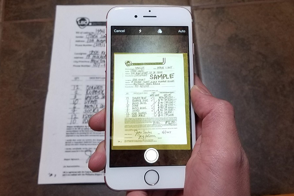 Bạn có thể scan tài liệu dễ dàng với ứng Notes cập nhật trong iOS 14. Theo Apple, tính năng quét văn bản của Notes trên iOS 14 được tăng cường khả năng tự động cắt chính xác hơn.