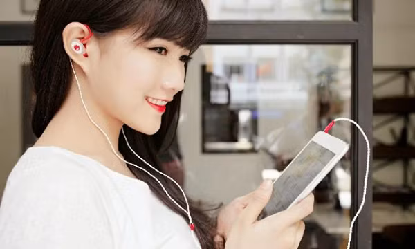 Theo khoa học, hầu hết những người 30 tuổi sẽ có thể nghe thấy âm thanh 17 kilohertz, có nghĩa là họ có thể nghe thấy một con muỗi đang đến gần. Nhưng sự thật là ngày càng có nhiều người trẻ tuổi không thể nghe được ở mức độ này.