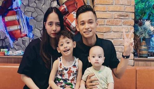 Ngoài ra, anh cũng được cho là streamer hay bị làm phiền ở trên mạng xã hội nhất. Email của anh lúc nào cũng đầy rẫy tin spam của nhiều người.