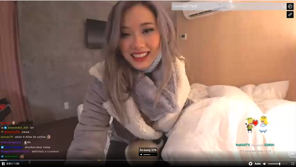 "Tôi sẽ mất hết lượt theo dõi nếu các bạn nhìn thấy bàn chân". Nhưng ngay sau đó đã có một khán giả chứng minh rằng cô đã sai.