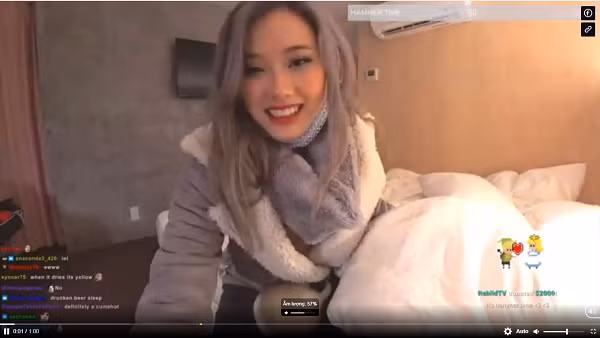 "Tôi sẽ mất hết lượt theo dõi nếu các bạn nhìn thấy bàn chân". Nhưng ngay sau đó đã có một khán giả chứng minh rằng cô đã sai.