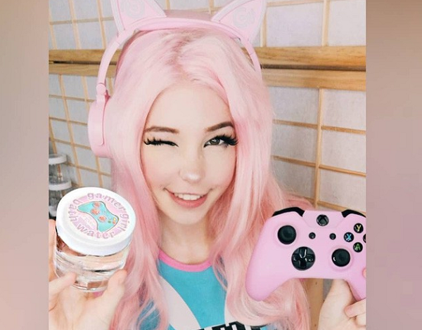 Dù chỉ sở hữu chiều cao 1m68, Belle Delphine vẫn biết cách thu hút người xem bằng những bộ cosplay nóng bỏng và kiếm được một khoản thu nhập khổng lồ ở tuổi teen nhờ thuê bao trả phí trên Snapchat, Patreon và YouTube.