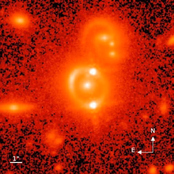 Khi các nhà nghiên cứu phát hiện một chuẩn tinh từ vũ trụ sơ khai qua kính thiên văn Hubble, họ đã dùng nó để xác định độ giãn nở của vụ trụ và tìm ra rằng độ giãn nở của vũ trụ ngày càng tăng. Đây là một phát hiện đi ngược lại với những phép tính khác. Hiện nay, các nhà vật lý đang phải tìm hiểu xem liệu giả thuyết của họ sai hay có điều gì kỳ lạ đang diễn ra trong vũ trụ.