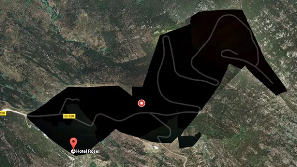 Nằm tỉnh ở đông bắc Tây Ban Nha, Girona giáp cộng đồng tự trị Catalunya, các tỉnh Barcelona và Lleida, cũng như Pháp và Địa Trung Hải. Một khối màu đen bí ẩn xuất hiện ở khu vực phía Đông Bắc tỉnh này. Theo dự đoán thì đây có lẽ nơi đây là một khu nghỉ dưỡng của giới nhà giàu, người nổi tiếng và đã bị can thiệp để tránh ánh mắt tò mò của người ngoài.