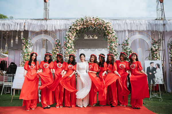 Theo một số nguồn tin, cô nàng streamer và bạn trai đã có hơn hai năm yêu và tìm hiểu trước khi đi tới quyết định trăm năm này.