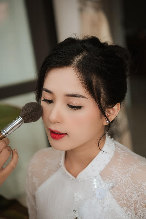 Chỉ vừa xuất hiện trên Facebook cá nhân không lâu, bộ ảnh cưới của Thảo Nari ngay lập tức thu hút sự chú ý của cộng đồng mạng. Bên cạnh những lời chúc phúc của bạn bè và người thân, cô còn nhận được rất nhiều sự quý mến từ người hâm mộ và các đồng nghiệp.