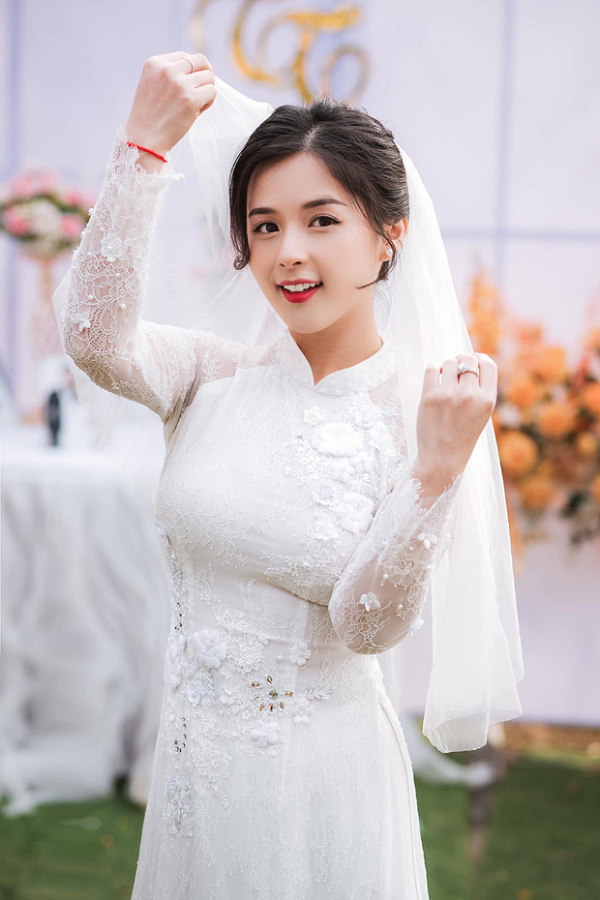 Sở hữu nhan sắc xinh xắn, thuần khiết như thiên thần, nàng streamer thậm chí còn được cộng đồng mạng đặt cho biệt danh "Nancy phiên bản Việt" và đó cũng là lý do khiến cho nàng hot girl này sở hữu lượng fan hâm mộ khổng lồ.