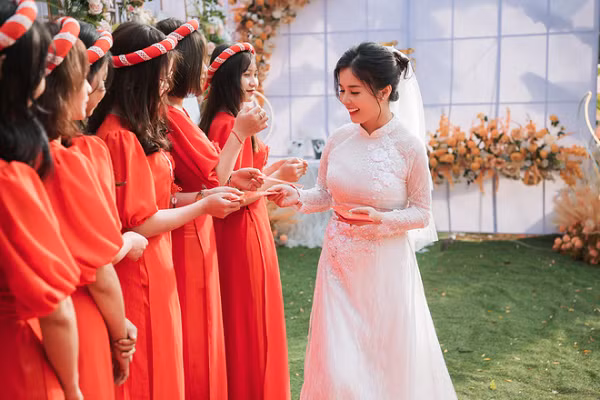 Vào ngày 22/12, Thảo Nari đã cùng chồng đã làm lễ đám hỏi tại Tuyên Quang. Hòa cùng niềm vui của gia đình là sự góp mặt của bạn bè và người thân trong không gian ấm cúng, giản đơn. Được biết, vào đầu năm 2021, cô sẽ làm lễ báo hỷ tại Hà Nội.