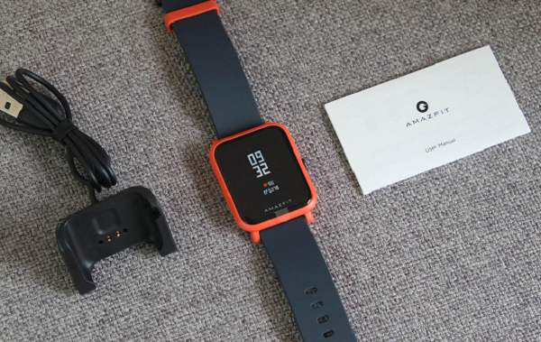 Amazfit Bip được hãng sản xuất bổ sung thêm các tính năng đo nhịp tim để thông báo ngay lập tức về tình trạng sức khoẻ của chủ nhân. Ngoài ra, việc kiểm tra tin nhắn ứng dụng, SMS hoặc thực hiện các cuộc gọi cũng sẽ trở nên tiện lợi và nhanh chóng. Giá bán tham khảo: 1.290.000 vnđ.