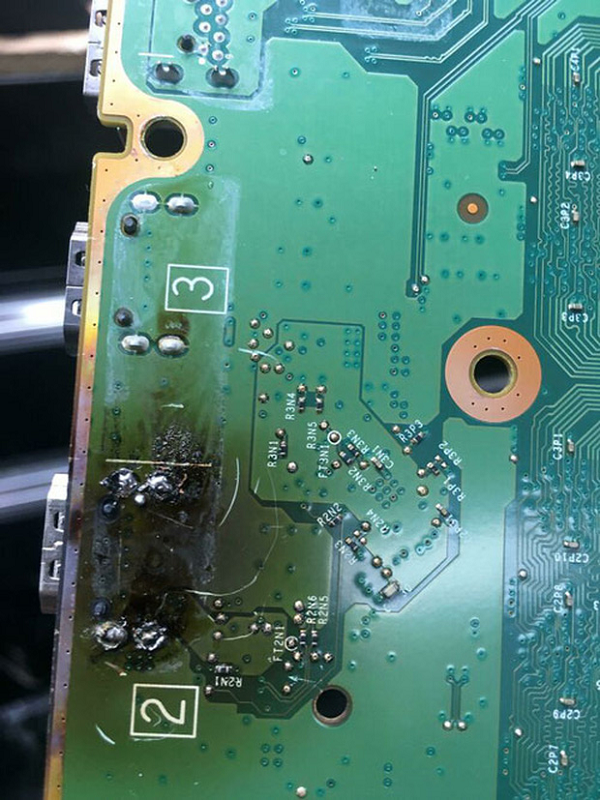 Còn đây là kết quả của việc làm khô ổ HDMI bằng máy sấy tóc