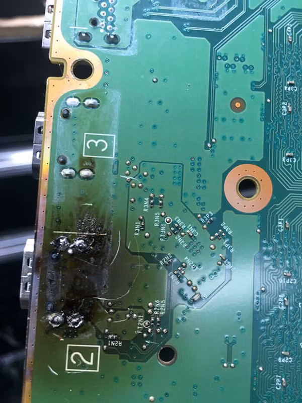 Còn đây là kết quả của việc làm khô ổ HDMI bằng máy sấy tóc