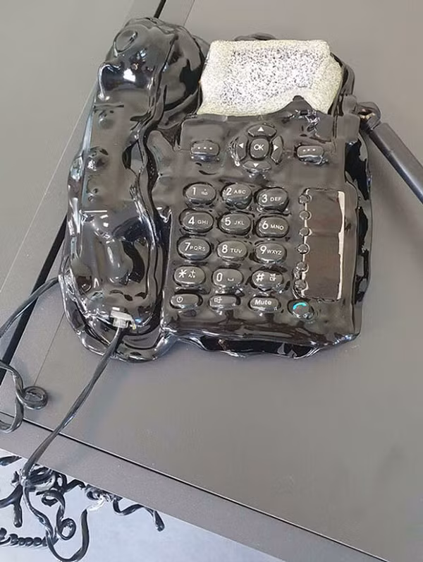 Chiếc điện thoại này chắc chắn được lấy từ trong lò nướng ra.